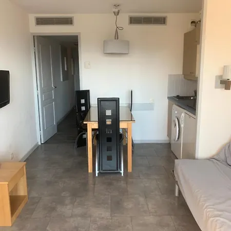 Daire Bord De Et Commerces 588 Cannes