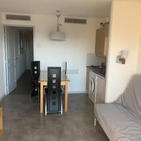 Apartment Bord De Et Commerces 588 Cannes